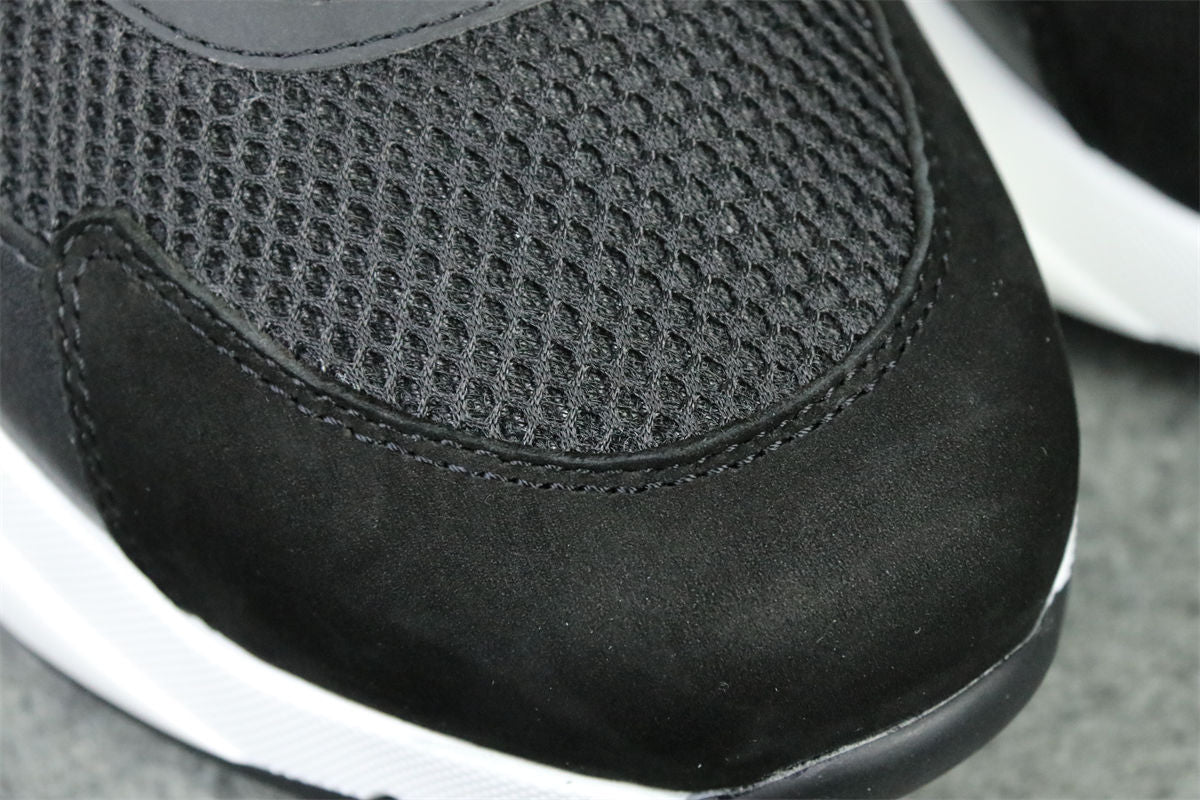B22 'Black White'