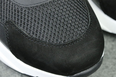 B22 'Black White'