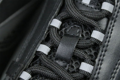 B22 'Black White'