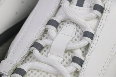 B22 'White Grey'