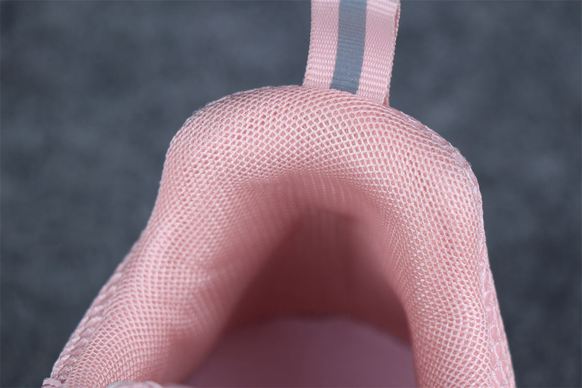 B22 'Pink Grey'