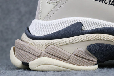 Triple S Sneaker 'Vanille'