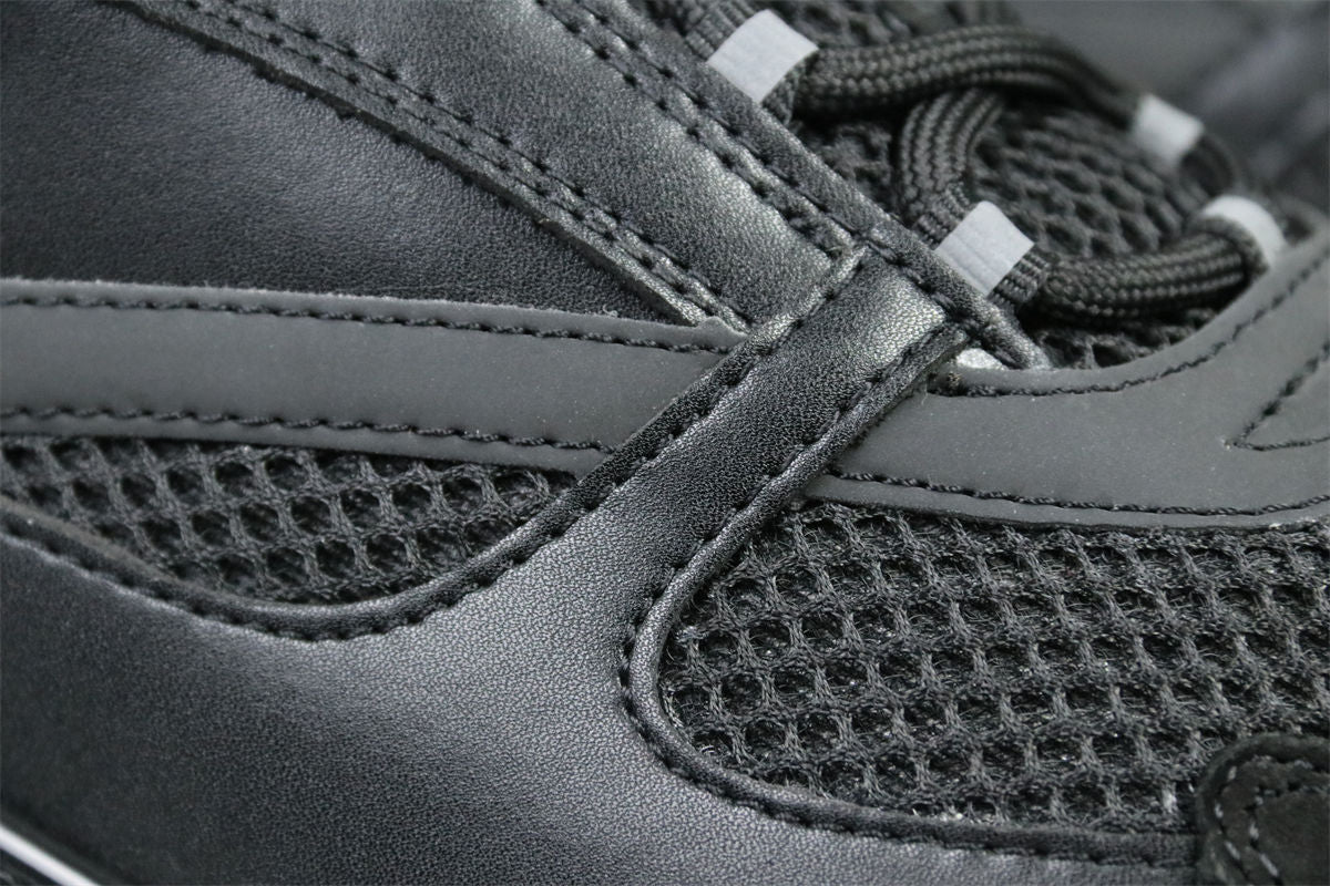 B22 'Black White'