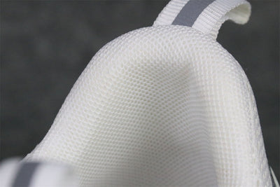 B22 'White Grey'