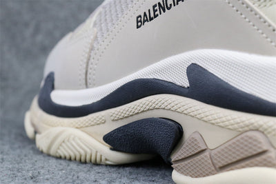 Triple S Sneaker 'Vanille'