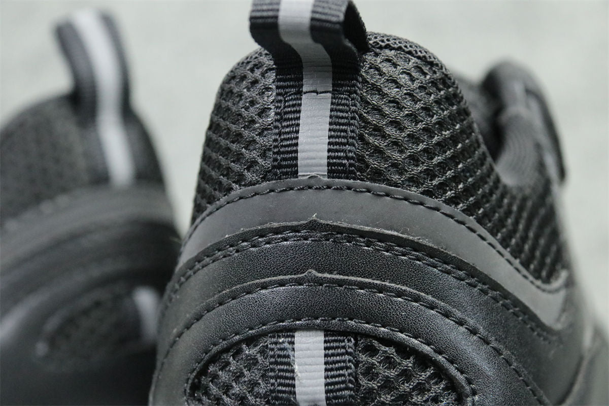 B22 'Black White'
