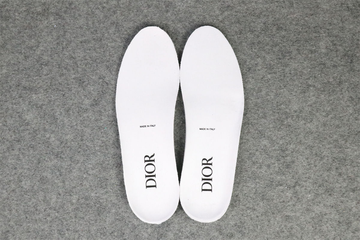 B22 'White Grey'