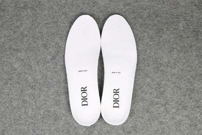 B22 'White Grey'