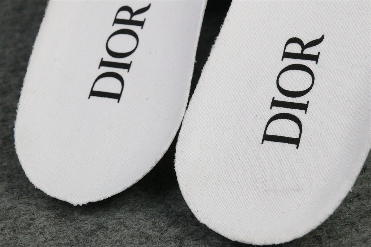 B22 'White Grey'