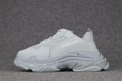 Wmns Triple S Sneaker 'Pale Blue'