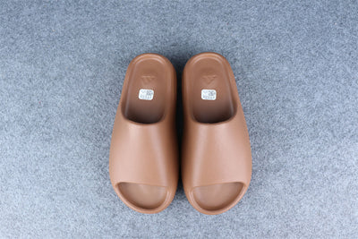 Yeezy Slides 'Flax'