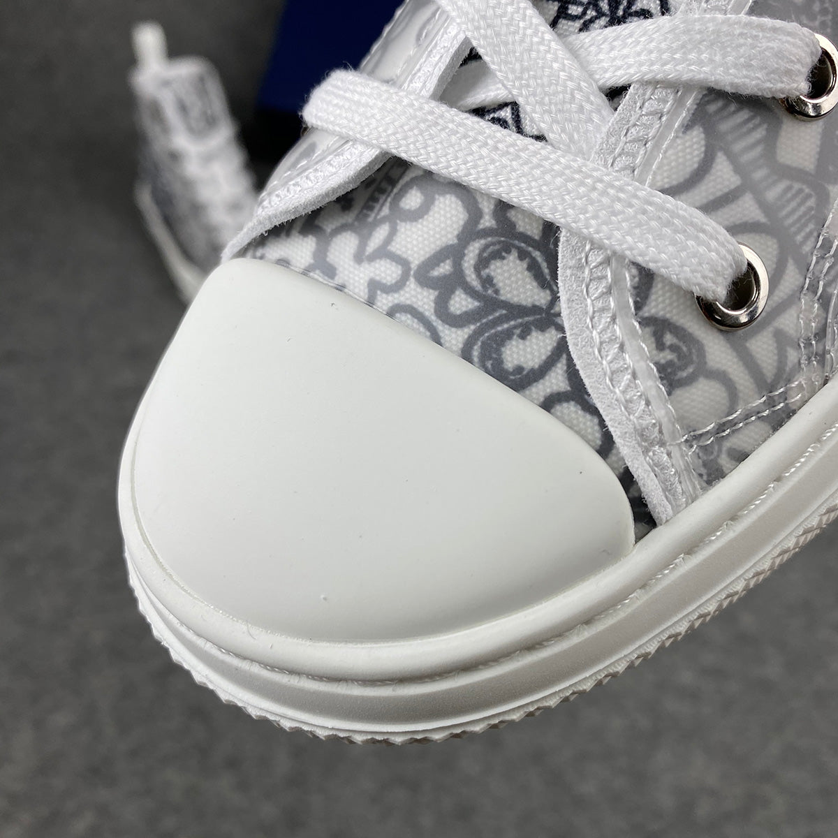 B23 High 'Shawn Embroidery'