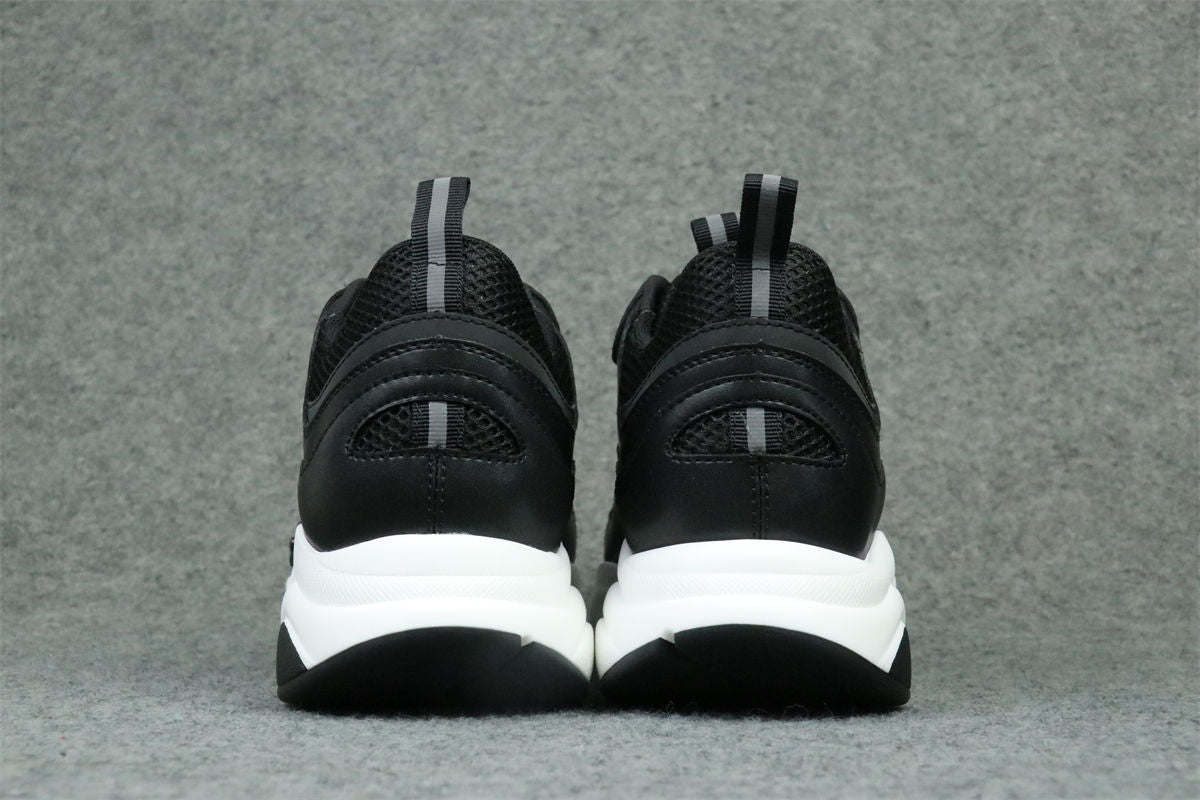B22 'Black White'