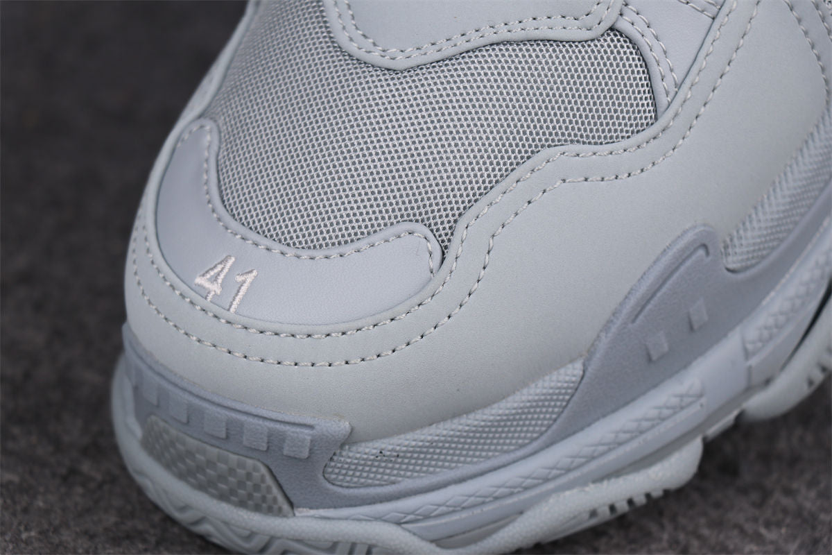 Wmns Triple S Sneaker 'Pale Blue'