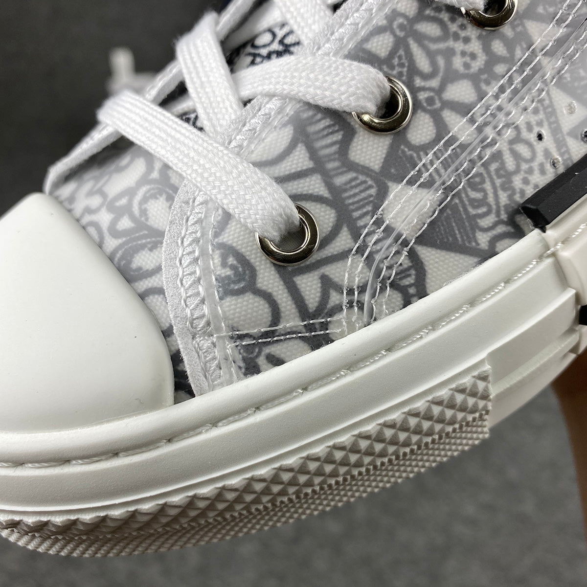 B23 High 'Shawn Embroidery'