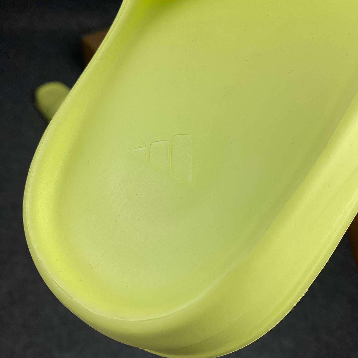 Yeezy Slides 'Glow Green'
