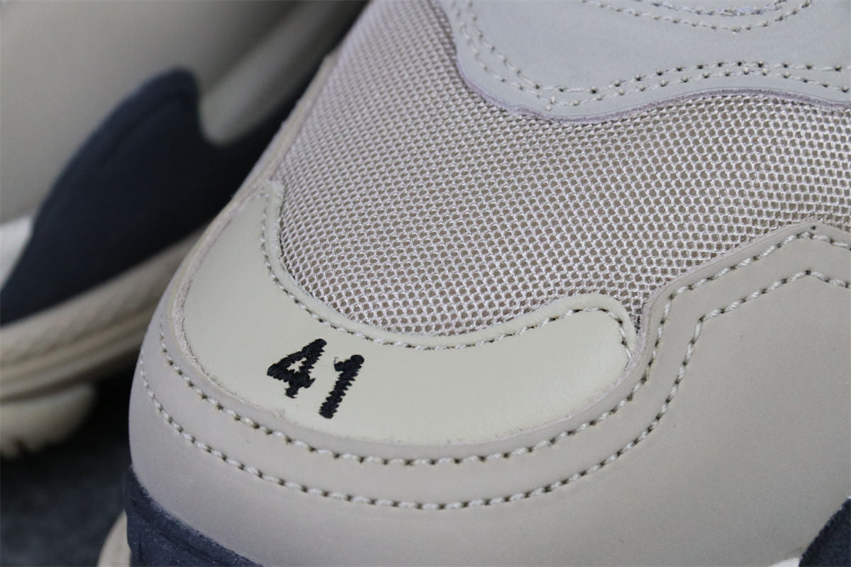 Triple S Sneaker 'Vanille'