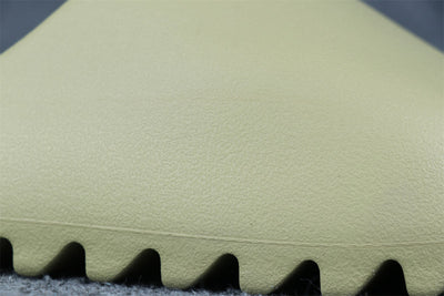 Yeezy Slides 'Resin'