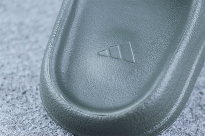 Yeezy Slides 'Granite'