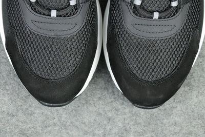 B22 'Black White'