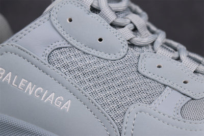 Wmns Triple S Sneaker 'Pale Blue'