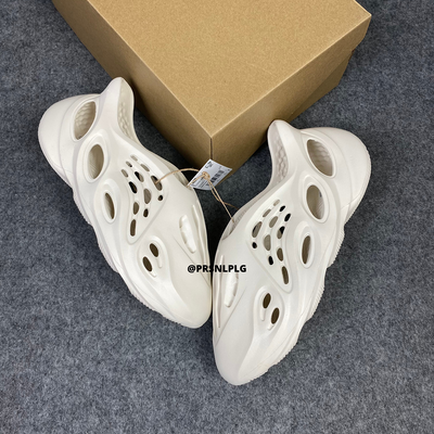 Yeezy Mousse Runner 'Ararat'