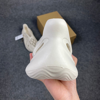 Yeezy Mousse Runner 'Ararat'