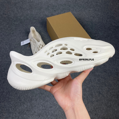 Yeezy Mousse Runner 'Ararat'