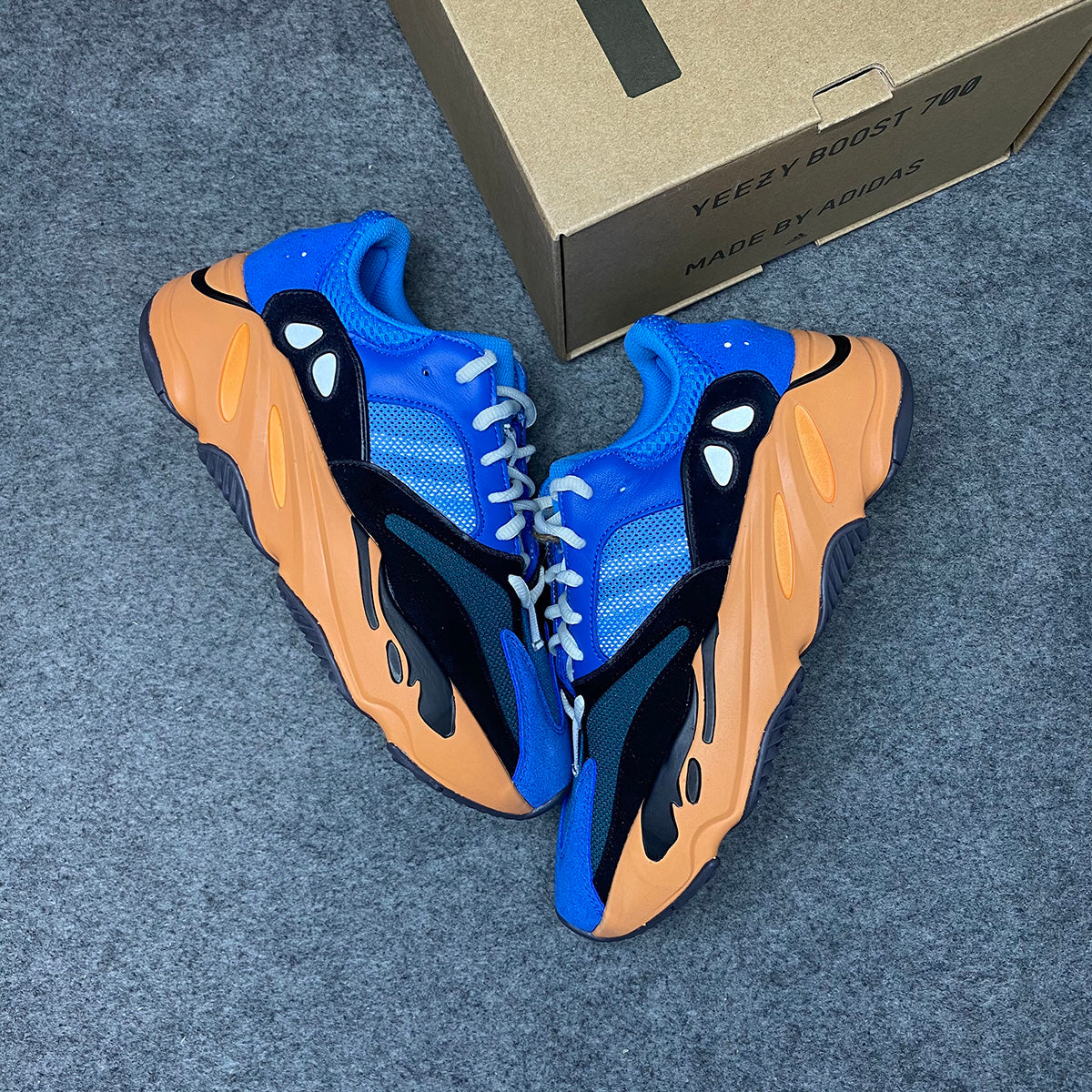 Yeezy Boost 700 'Helderblauw' 