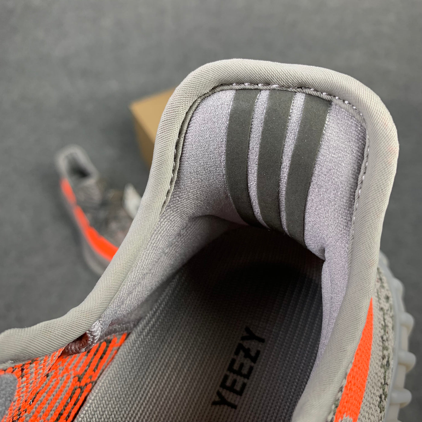 Yeezy Boost 350 V2 « Beluga réfléchissant »