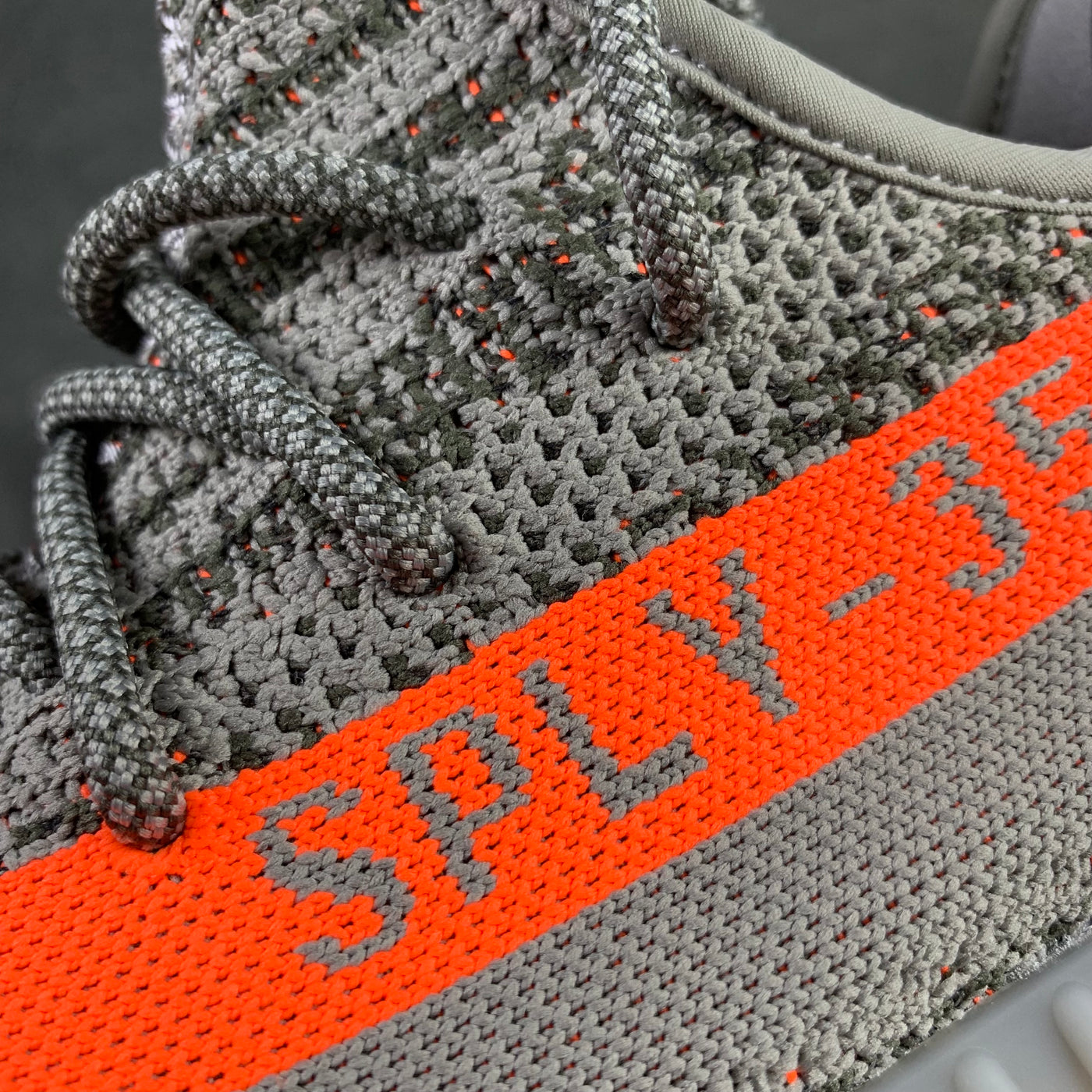 Yeezy Boost 350 V2 « Beluga réfléchissant »