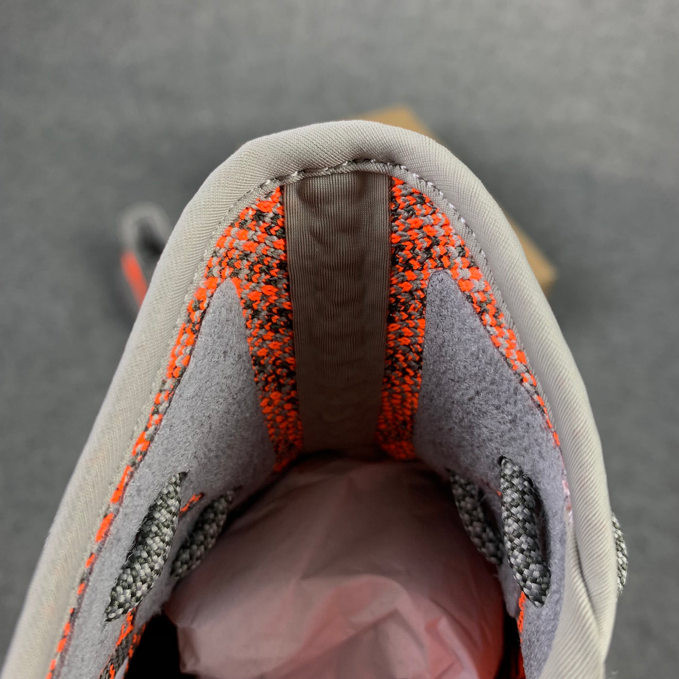 Yeezy Boost 350 V2 « Beluga réfléchissant »