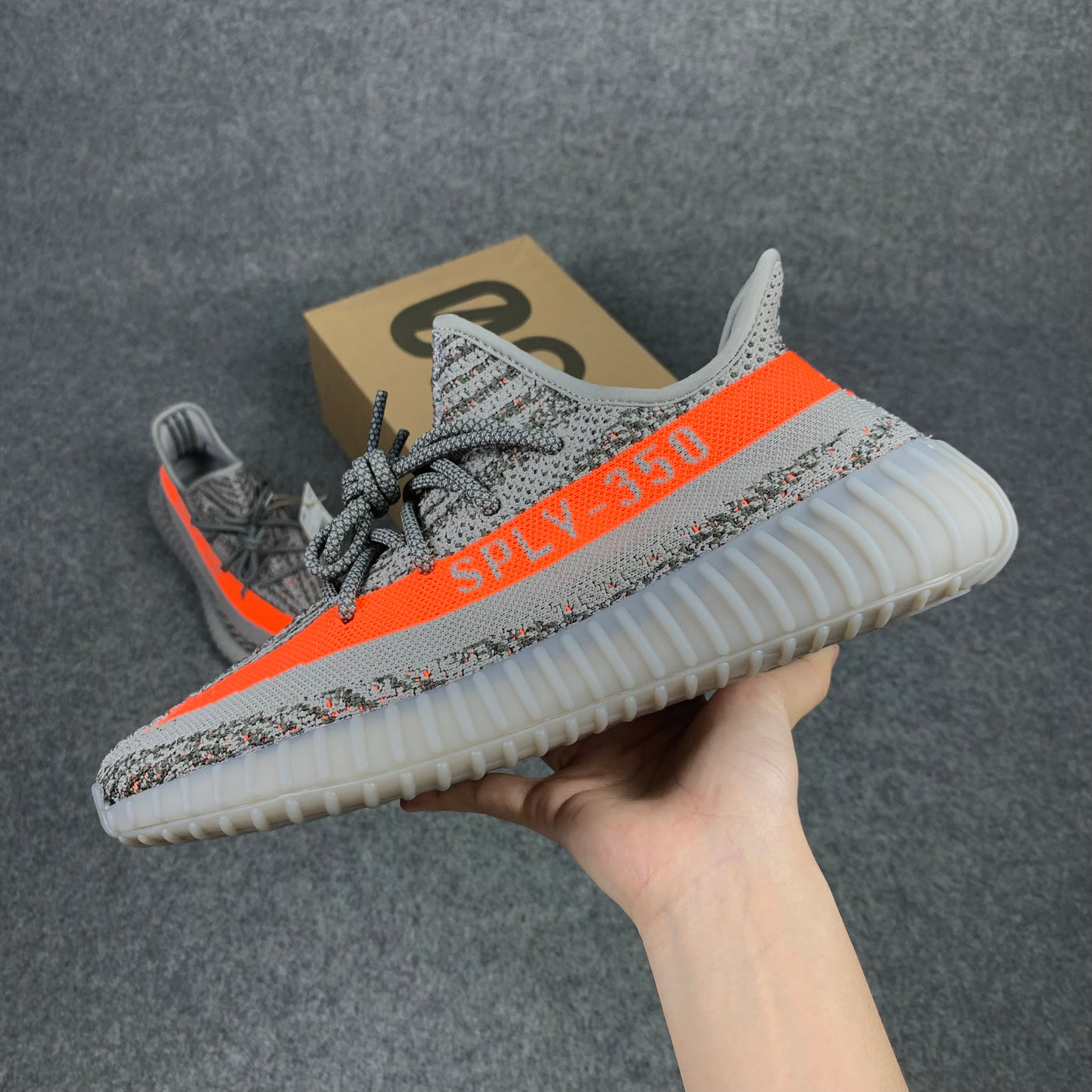 Yeezy Boost 350 V2 « Beluga réfléchissant »