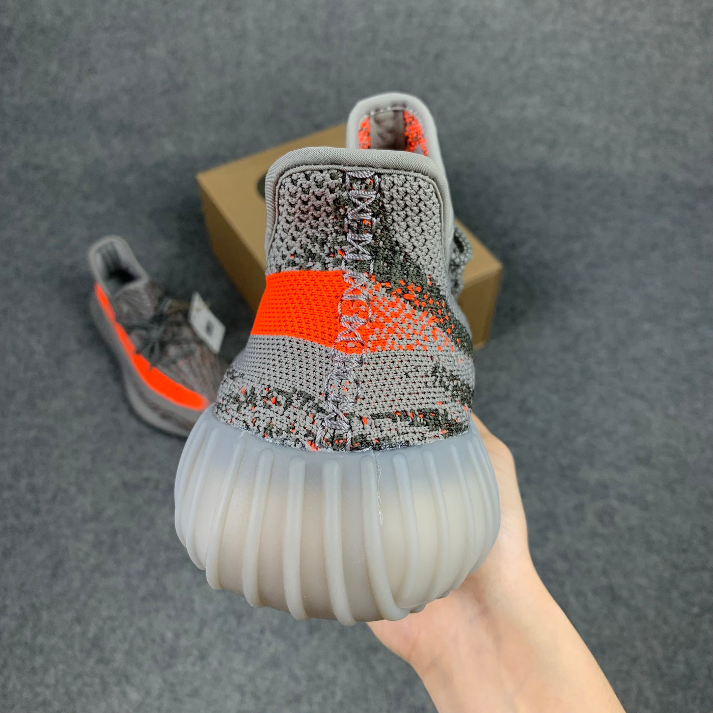 Yeezy Boost 350 V2 « Beluga réfléchissant »
