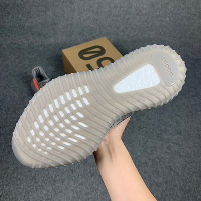 Yeezy Boost 350 V2 « Beluga réfléchissant »