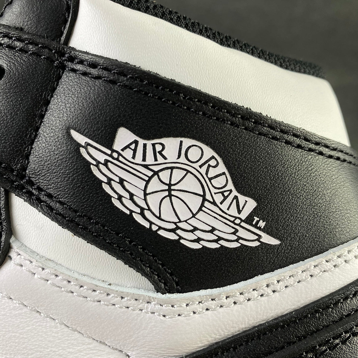 Air Jordan 1 Retro High OG 'Zwart/Wit' (2014)