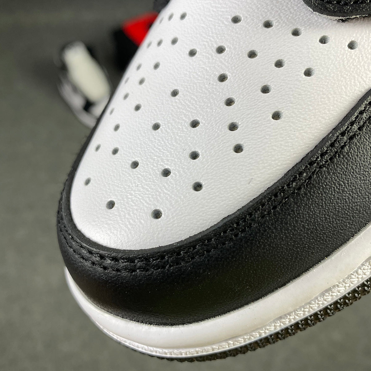 Air Jordan 1 Retro High OG 'Zwart/Wit' (2014)