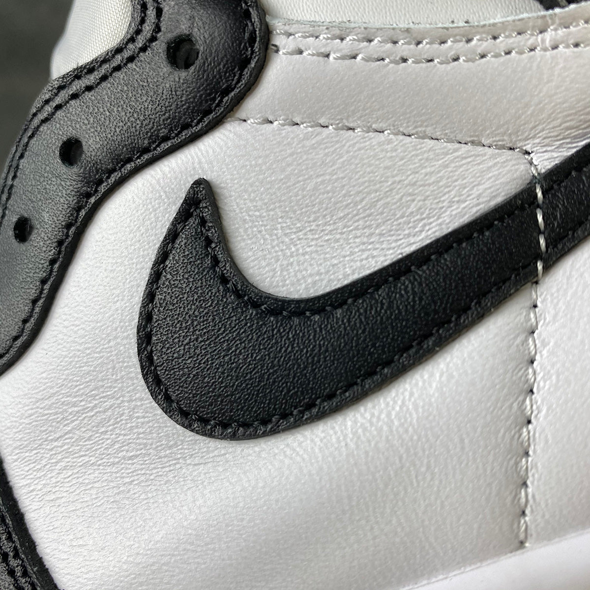 Air Jordan 1 Retro High OG 'Zwart/Wit' (2014)