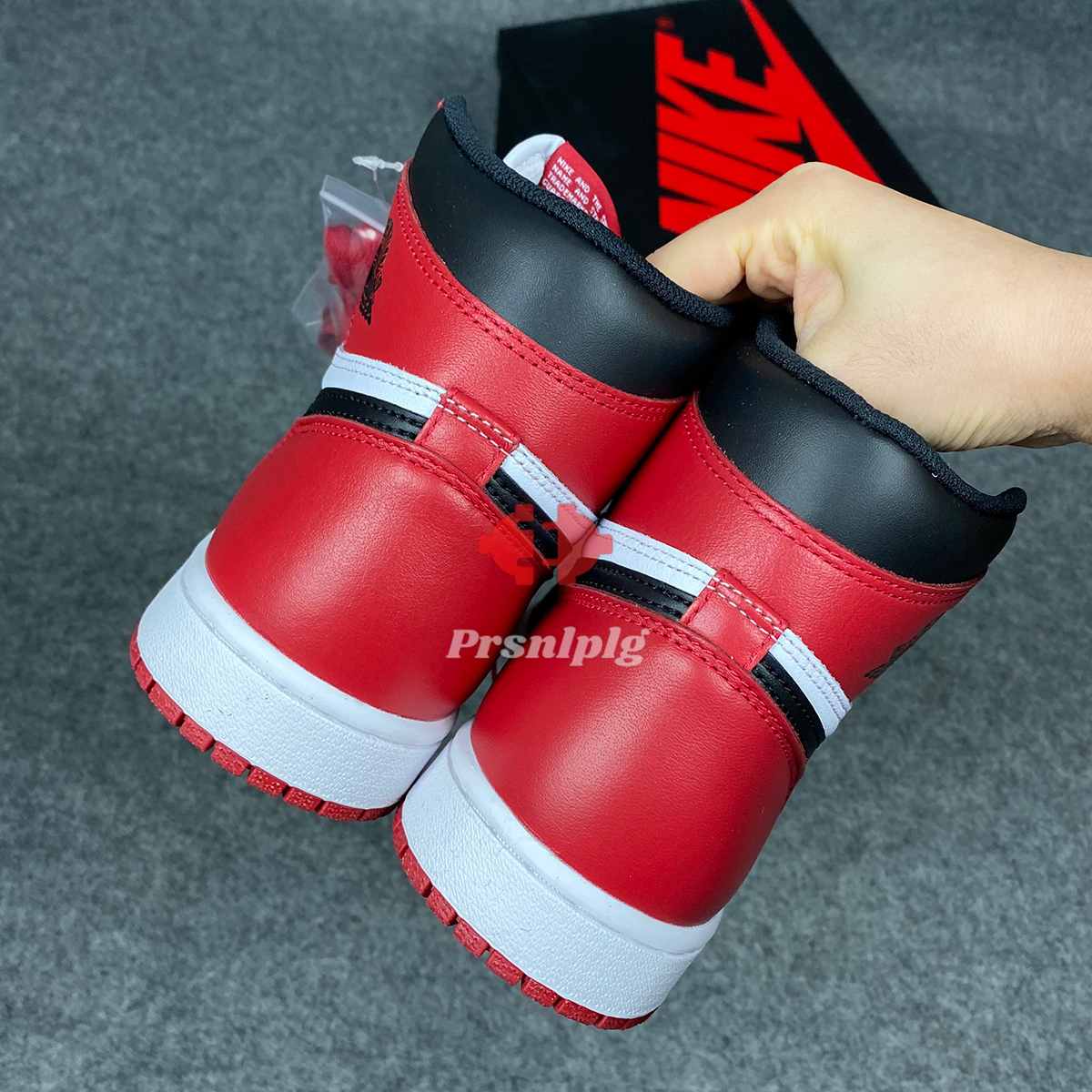 Air Jordan 1 Retro High OG 'Chicago' 2015