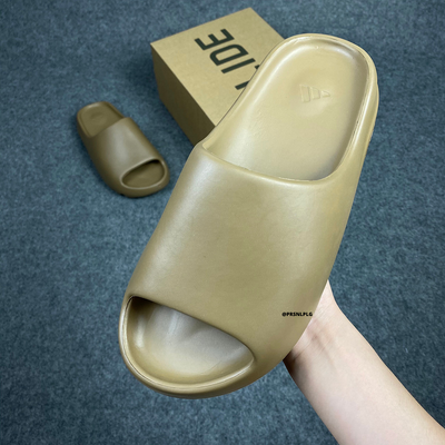 Yeezy Slides 'Core'