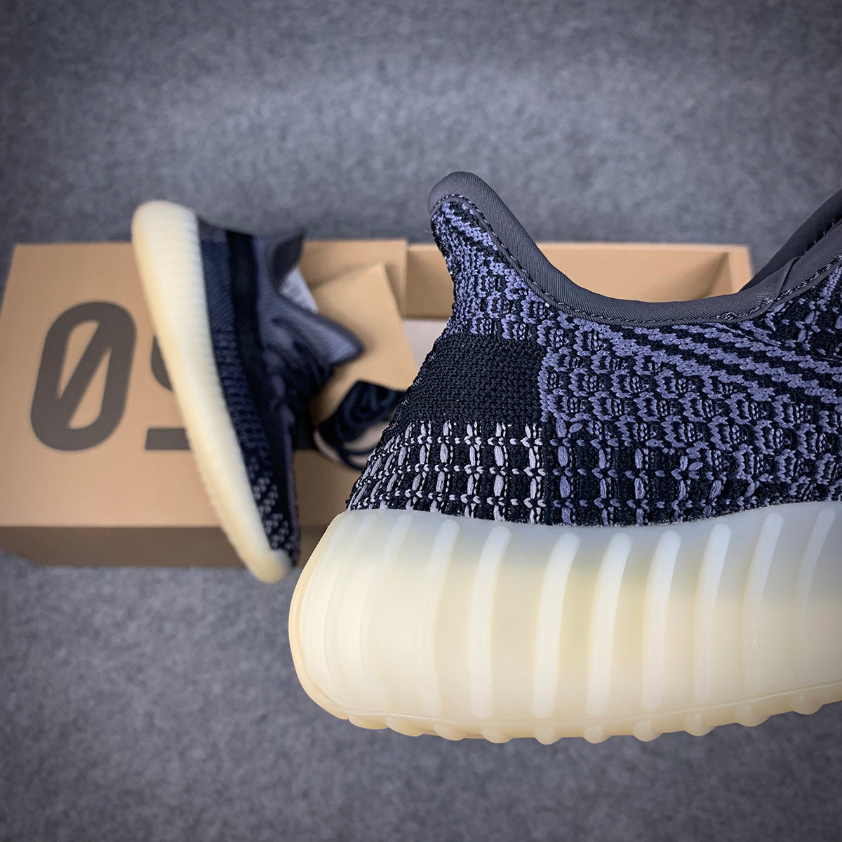 Yeezy Boost 350 V2 « Carbone »