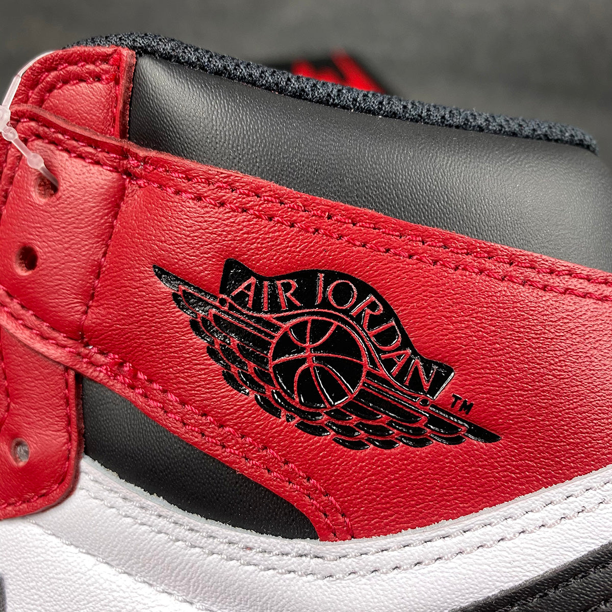 Air Jordan 1 Retro High OG 'Chicago' 2015