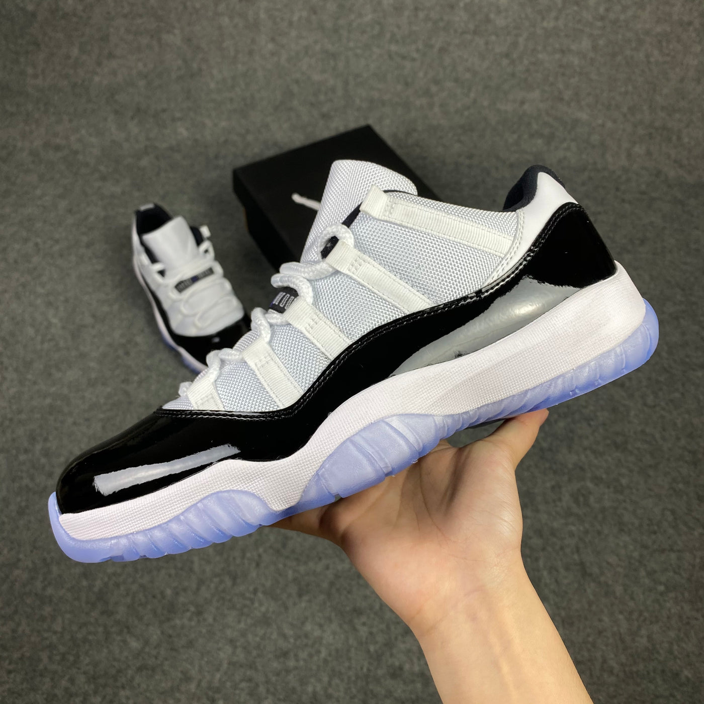 Air Jordan 11 Retro Low 'Concord'