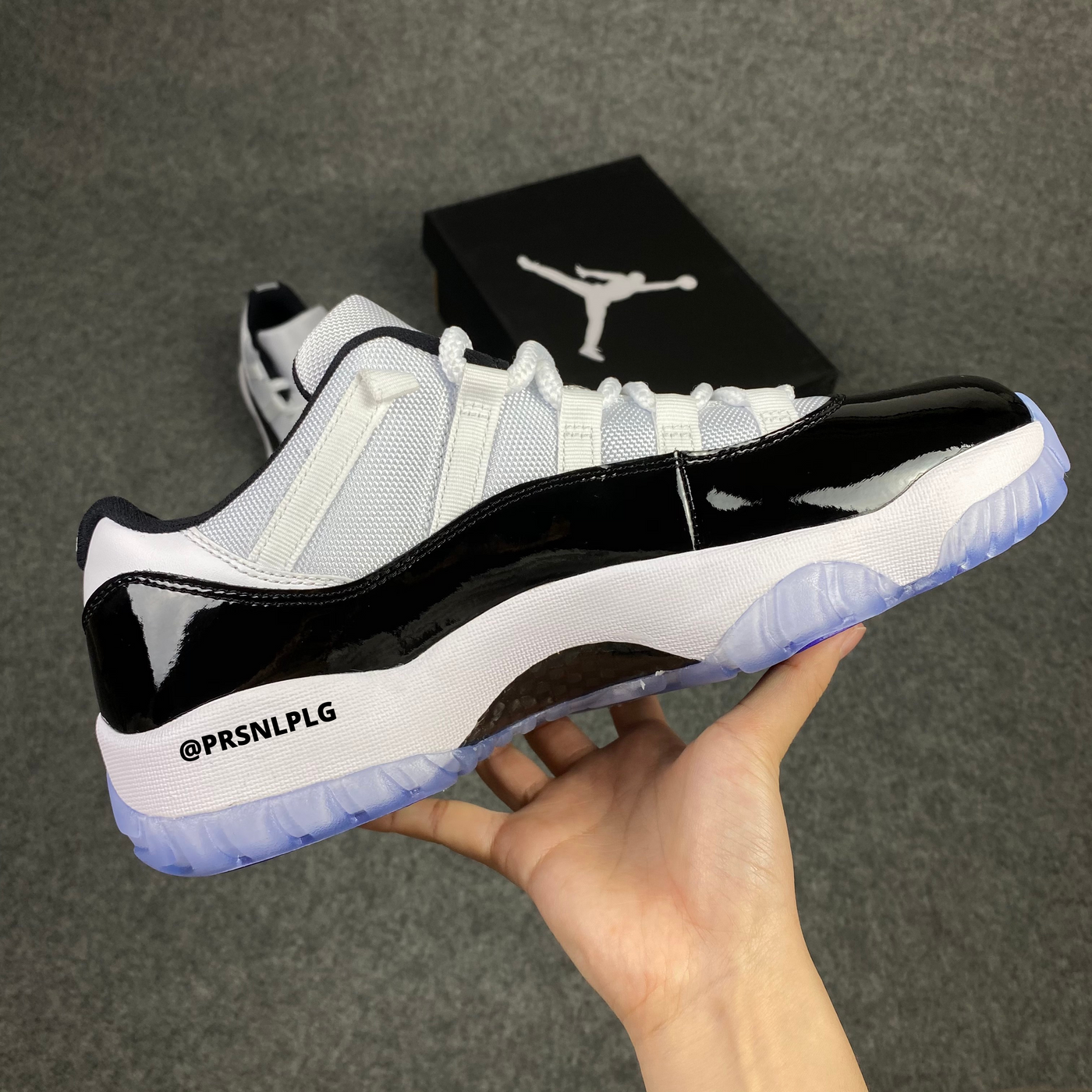 Air Jordan 11 Retro Low 'Concord'