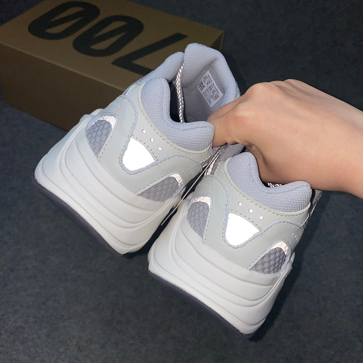 Yeezy Boost 700 V2 « Crème »
