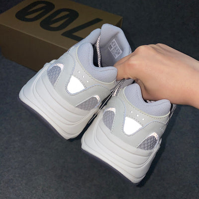 Yeezy Boost 700 V2 « Crème »