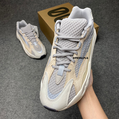 Yeezy Boost 700 V2 « Crème »