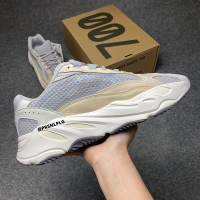 Yeezy Boost 700 V2 « Crème »