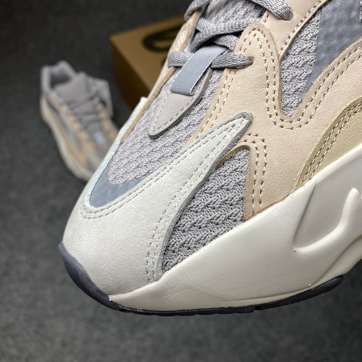 Yeezy Boost 700 V2 « Crème »