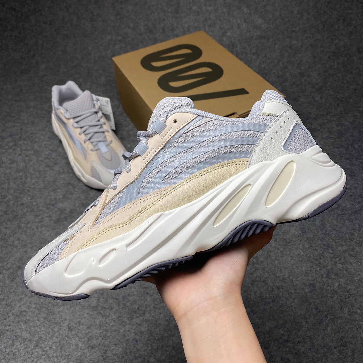 Yeezy Boost 700 V2 « Crème »